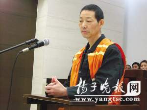 庭审上王建强大部分时间很镇静。