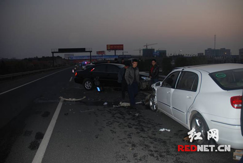 大意司机走错路高速逆行导致车祸所幸无人伤亡(图)