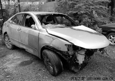 沪19岁司机酒驾 在延安高架翻车后自燃 汽车之家