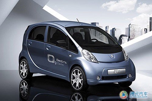 图6:标致还展出了3008 Hybrid4概念车,它采用PSA集团研发的柴油四驱油电混合系统。