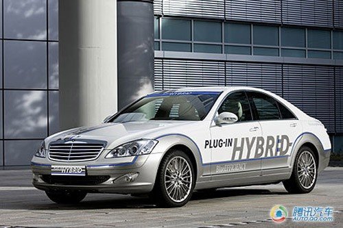 图2:在奔驰发售能与雷克萨斯LS450h抗衡的混合动力豪华车S400 BlueHybrid之后,奔驰再度首发S500 Plug-in Hybrid插电式混合动力概念车。