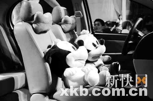 安全带依赖消音插扣易埋隐患。（图文无关）