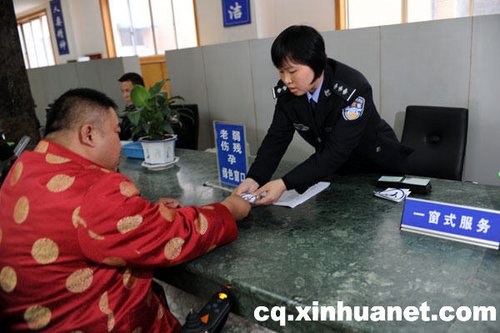 重庆首个C5驾照诞生 车辆合法改装可上路