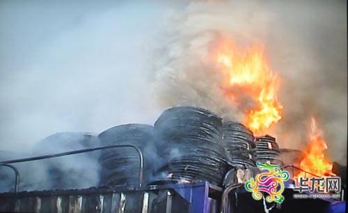 货车发生剧烈燃烧  高新区消防支队供图 华龙网发