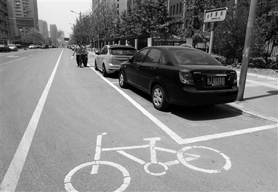 网曝北京路边黑停车场建设成本不足千元 一天就能回本