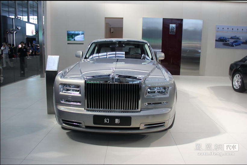 欢庆女神百年庆典系列以著名的女神雕像为创作起点。每一尊铸银欢庆女神都配有黑金底座，刻有铭文“Spirit of Ecstasy Centenary - 2011”，雕像收起后，取而代之的盖板上也刻有同样的铭文。